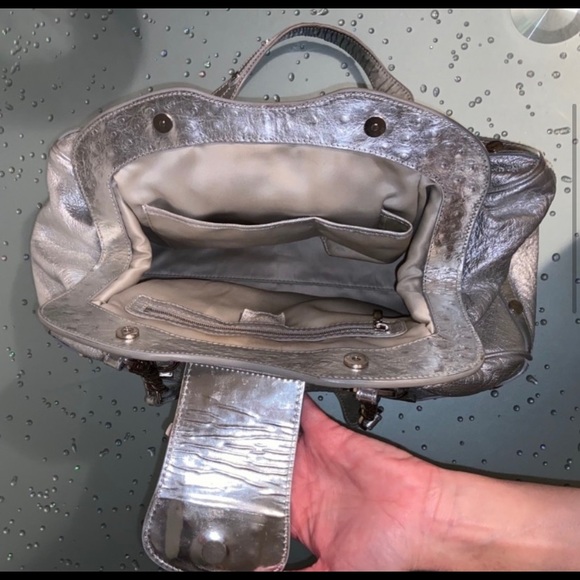 VERSACE RARE METALLIC SILVER LEATHER & OSTRICH LEATHER CLEAN SHOULDER BAG. - Picture 6 of 15